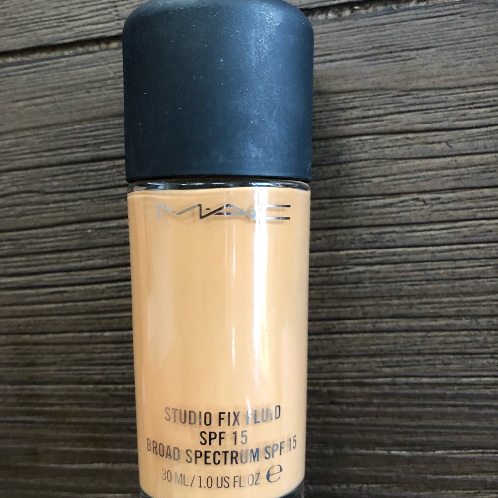 Mac Studio Fix foundation NC44